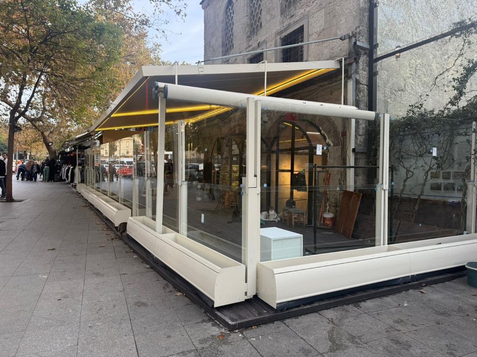 Corta Vento em Vidro + Floreira