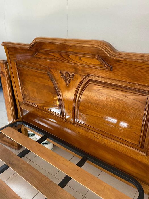 Cama e espelho (1.90 por 1.33)