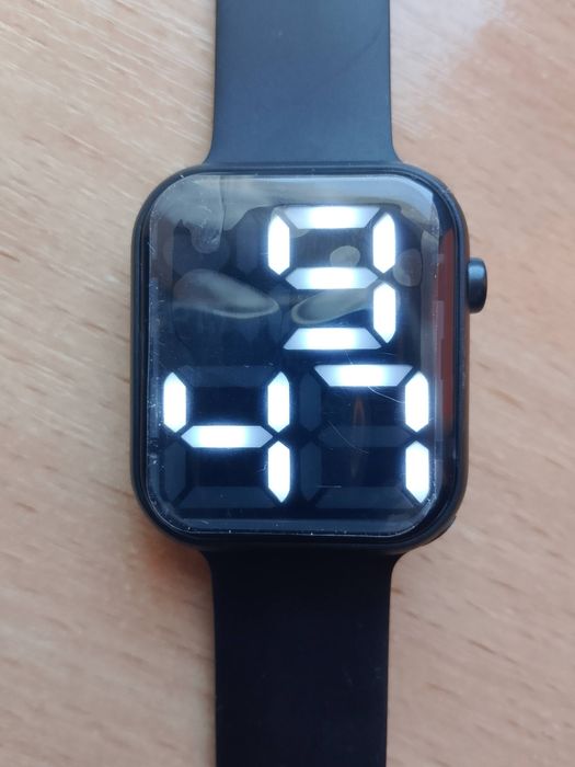 Zegarek cyfrowy, duże wyraźne cyfry ,nowy.