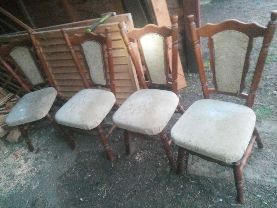 Stare dębowe krzesła bardzo masywne