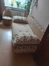 Sofa rozkładana i pufa ze schowkiem