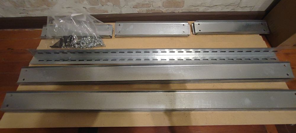 Стелаж для зберігання приладдя