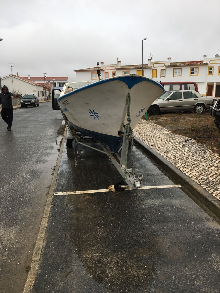 Vendo ou troco barco + atrelado