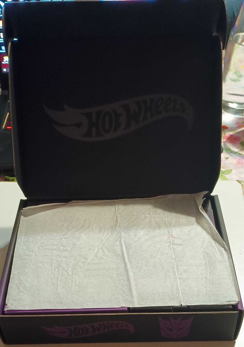 Hot Wheels Nemesis Prime Transformers