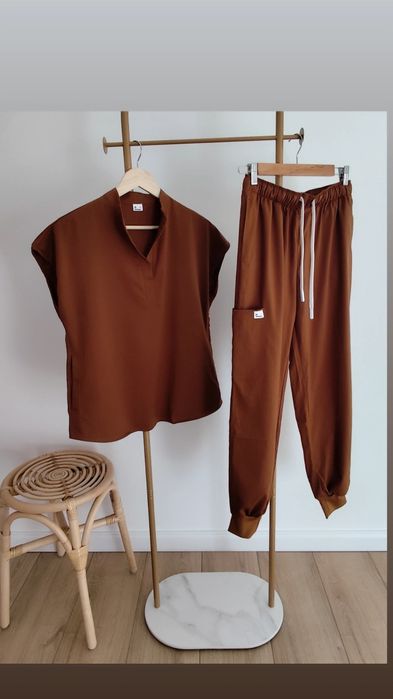 Komplet odzieży medycznej spa med spodnie bluza brąz camel