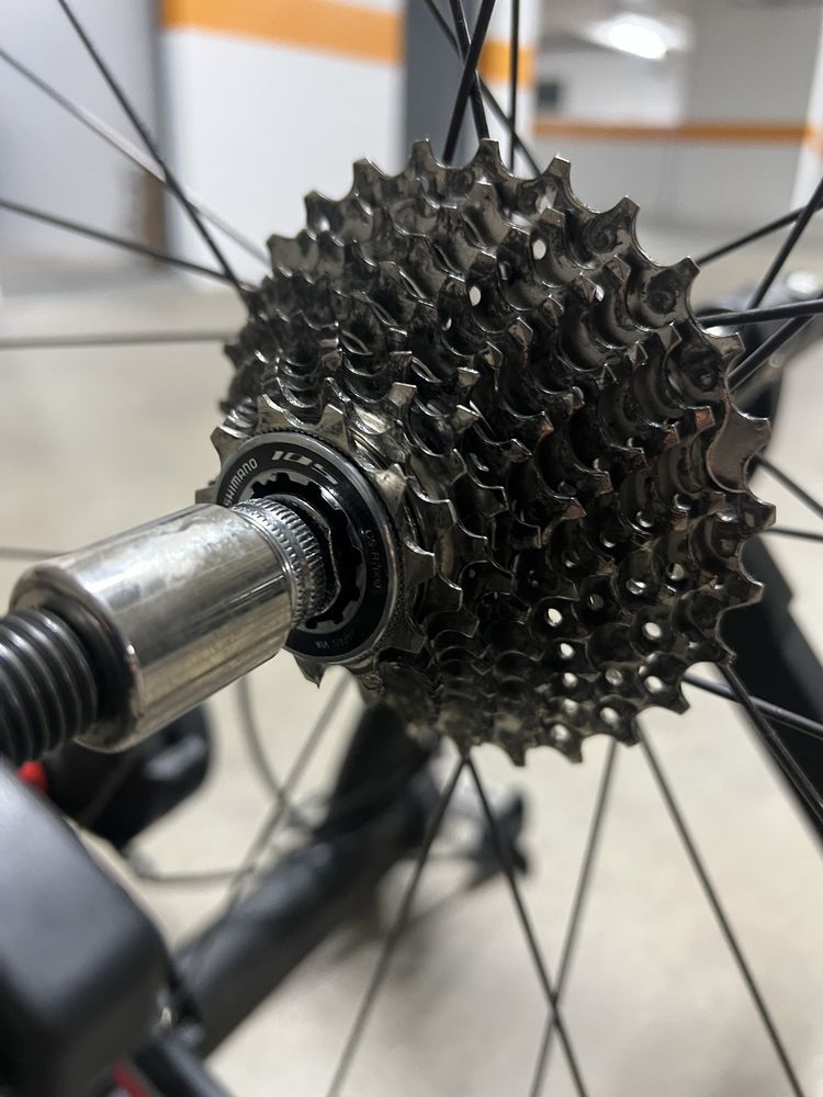 Rolo de Treino Btwin 100 + roda com shimano 105 11v