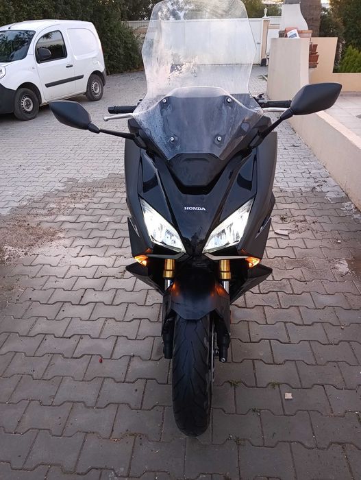 Honda forza 750 como nova
