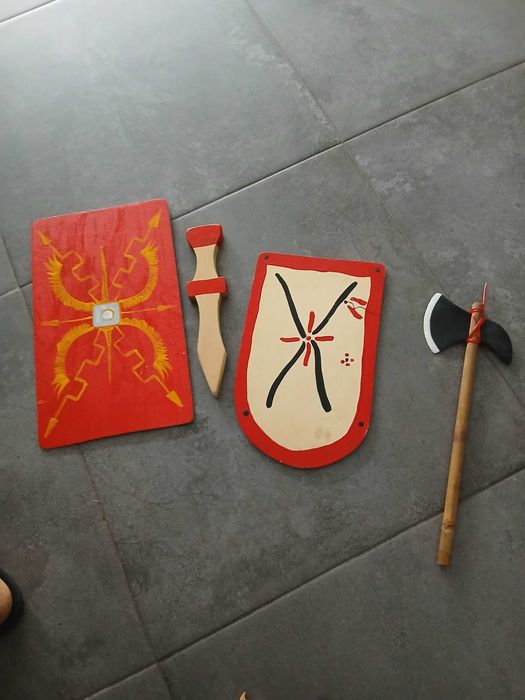 Bribquedos Espada e escudo medieval