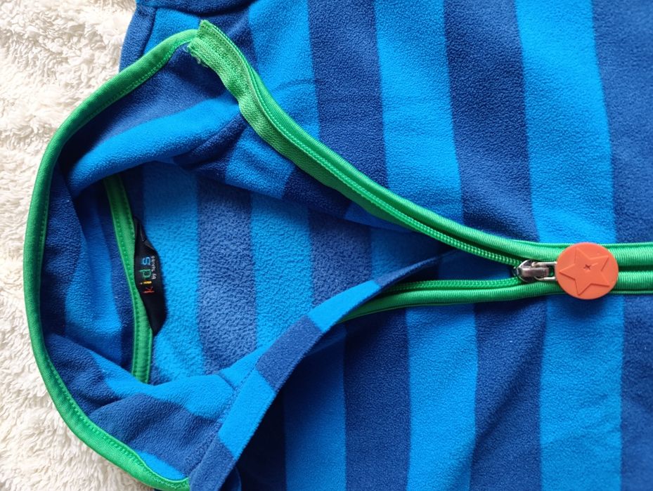 Продам лісову кофту на з.122-128