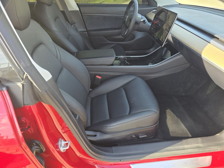 Продам Tesla Model 3