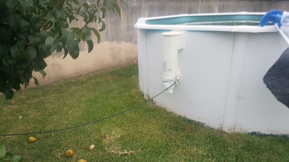 Piscina usada só  tem um ano de uso