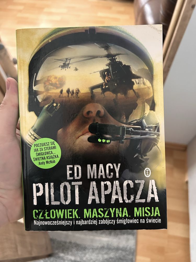 Pilot Apacza Ed Macy