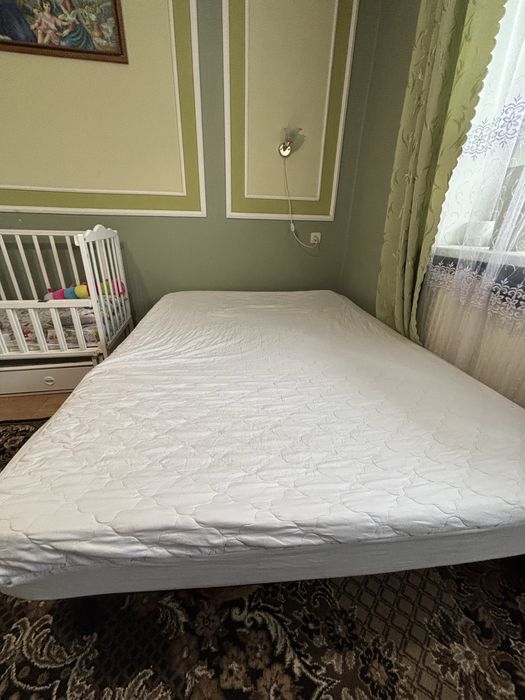 Ліжко для спальні . матрац , каркас на ламелях