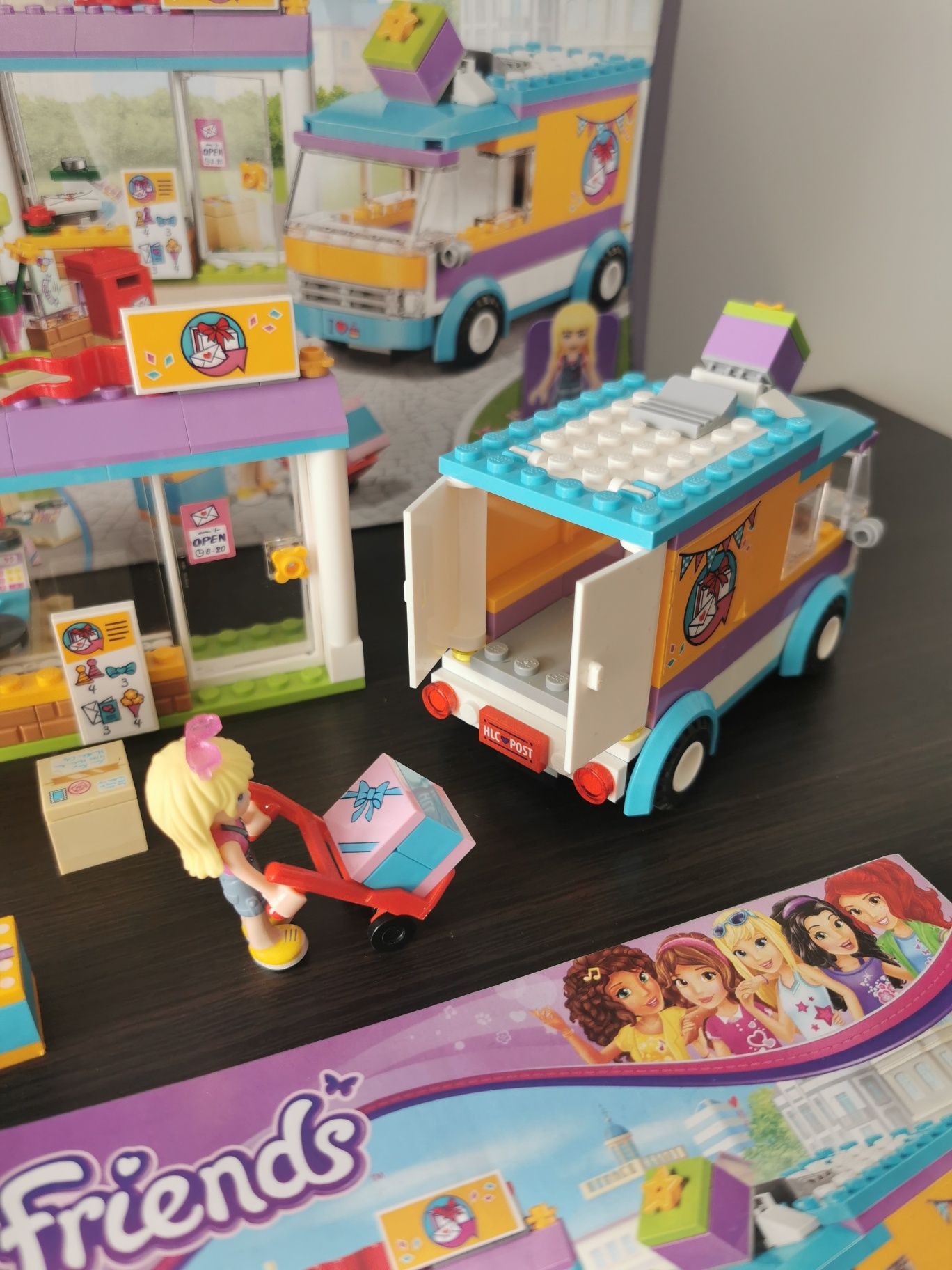 LEGO Friends 41310 Dostawca upominków w Heartlake