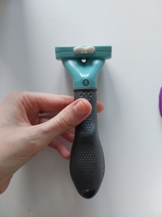 FURminator для котів з короткою шерстю