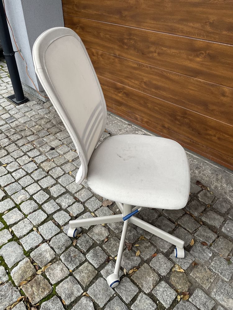 Krzesło IKEA FRINTAL obrotowe do biurka