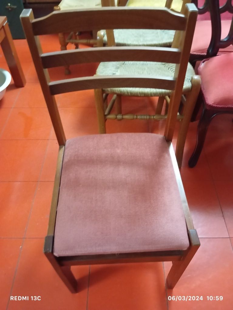 Cadeiras de madeira em bom estado valor por unidade