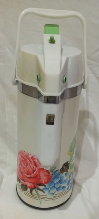 Термос на 2500 мл.