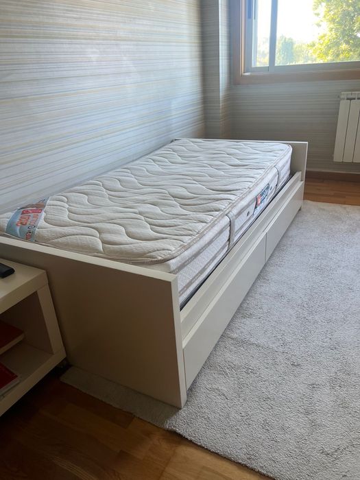 Vendo Cama Solteiro com estrado e colchao