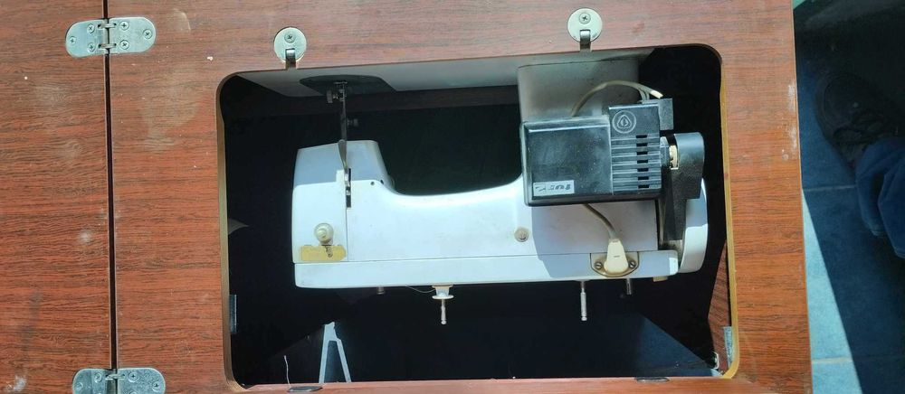 Швейна машинка Чайка 142м