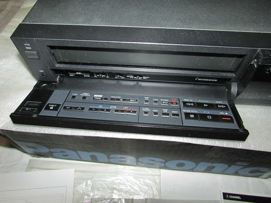 Видеомагнитофон Panasonic J35. Made in Japan. Супервинтаж 80х.