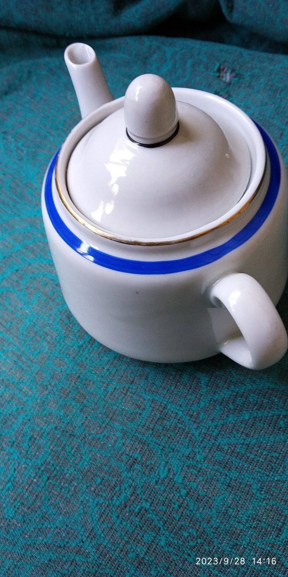 Заварочный винтажный чайник фарфор Городница с синей каёмочкой