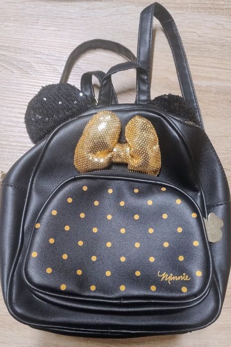 Czarny plecaczek z Myszką Minnie, dodatki złotego koloru