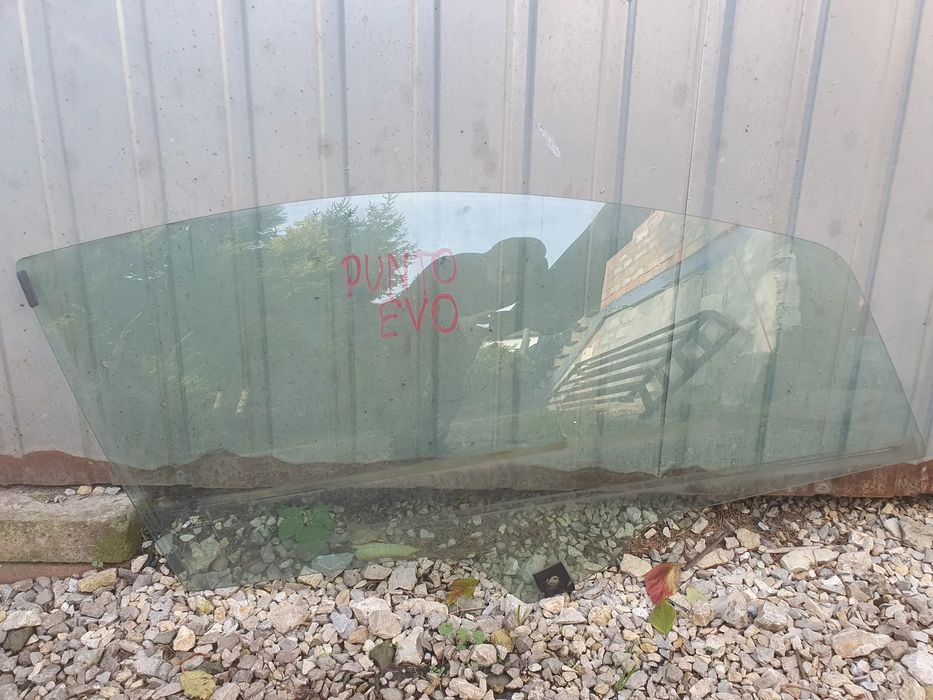 Szyba drzwi przednia przód PRAWA  Fiat Grande Punto Evo 3D 2010R