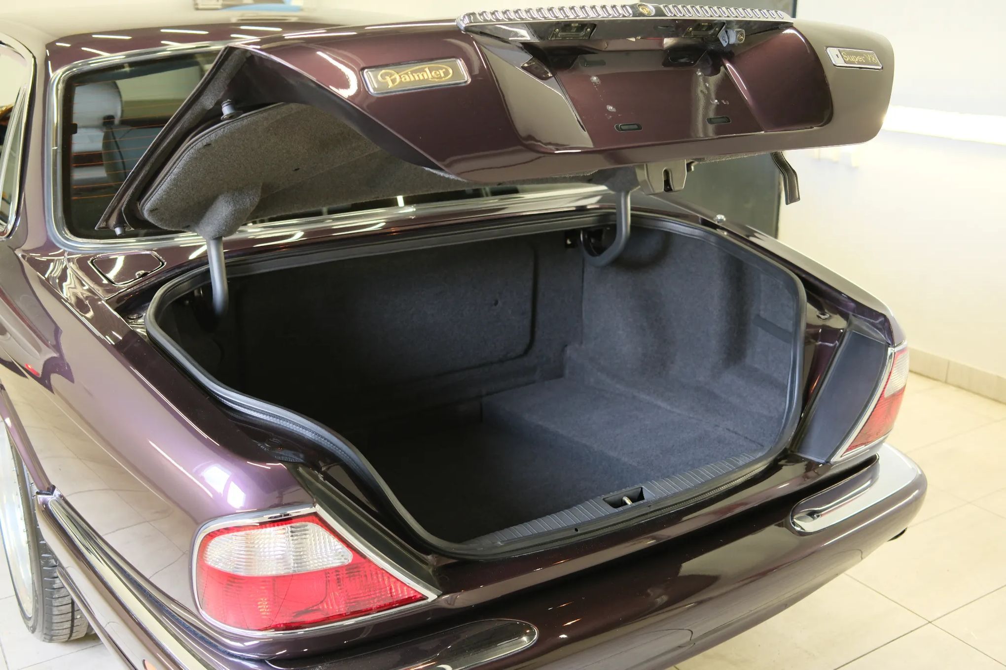 Jaguar XJR Daimler Super V8 - Japonia. Bezwypadkowy. Piękny kolor. 4.0 V8