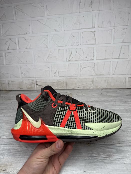 Баскетбольные кроссовки nike lebron witness vii