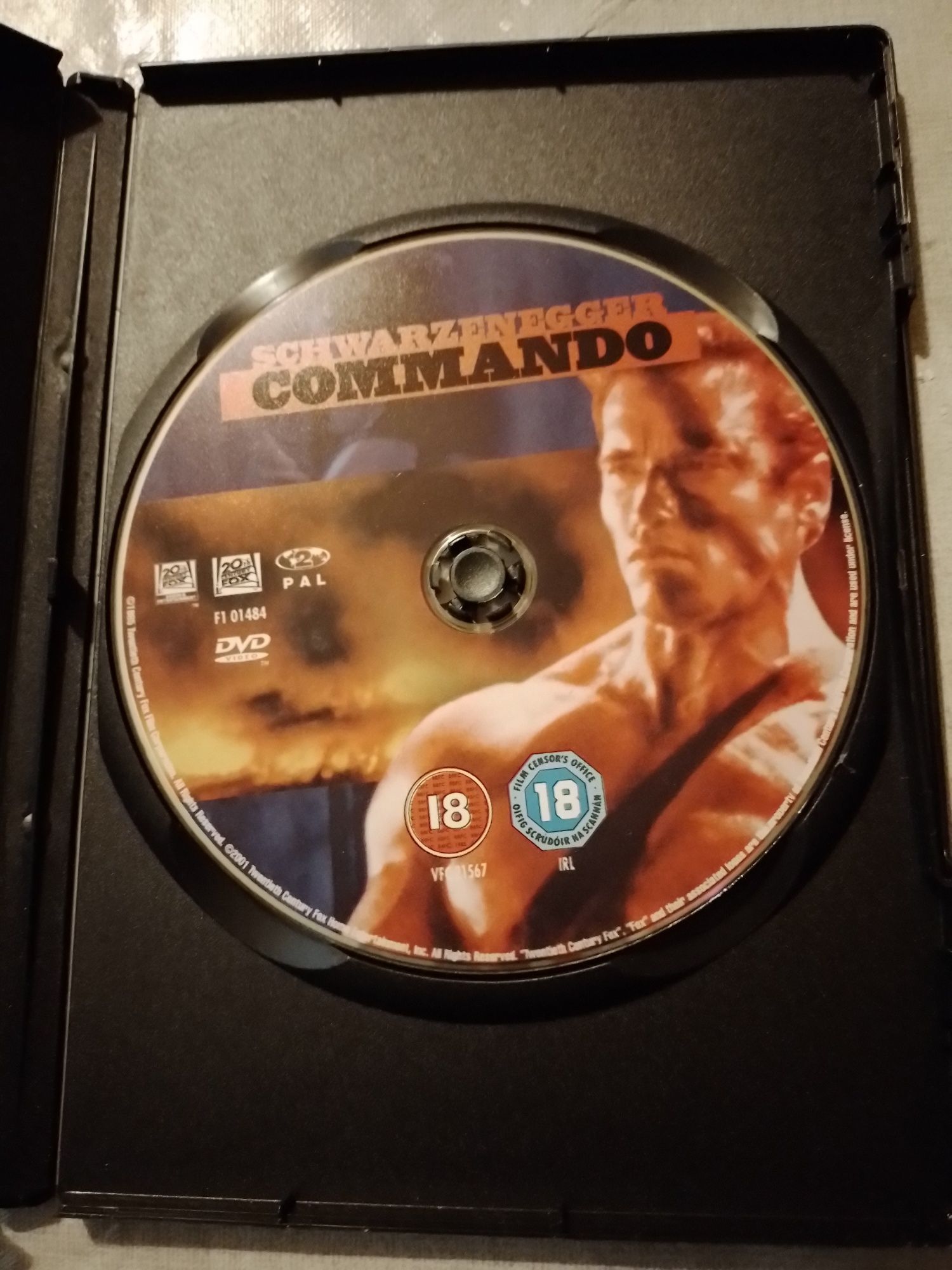 DVD Comando  Arnold Schwarzenegger