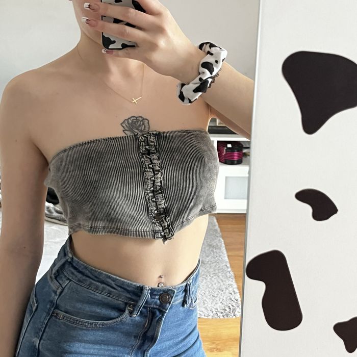 szaro czarny crop top zapinany z przodu Primark