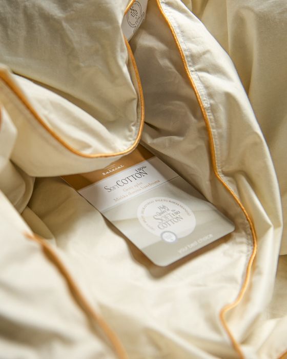 Kołdra AMZ BASIC+ całoroczna puch 70% 135x200cm Biały