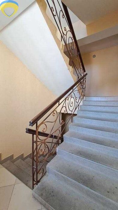 Продам затишну 2-кімнатну квартиру з капітальним ремонтом — Авангард!