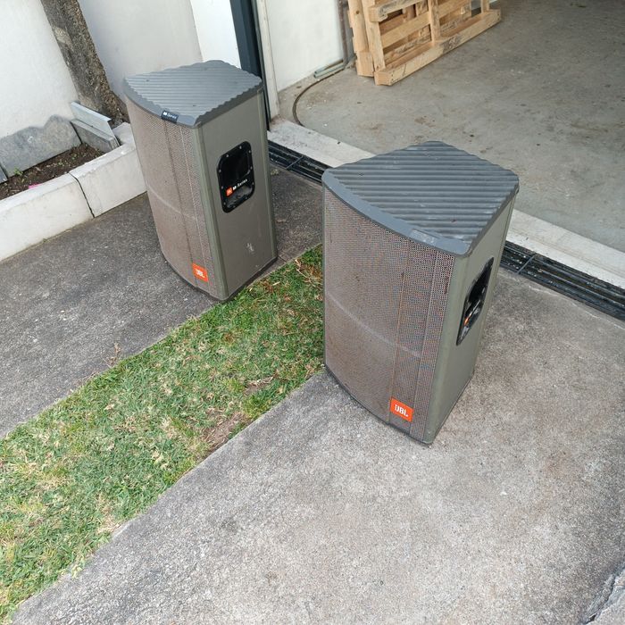 Colunas JBL M330