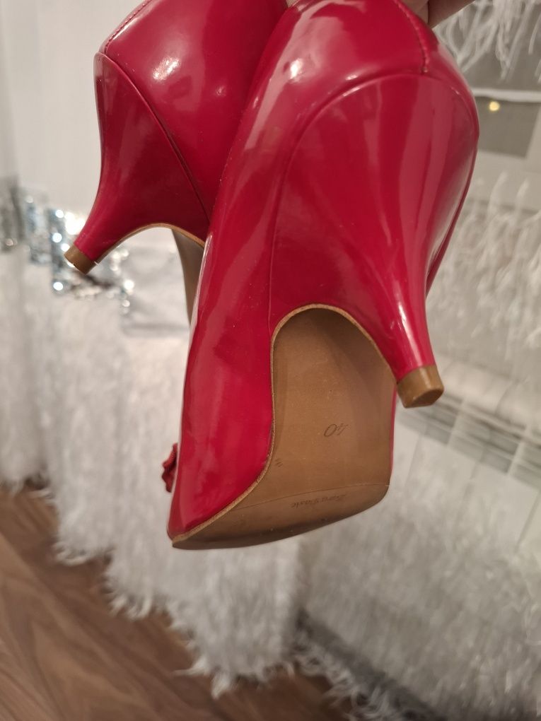Buty 40 Zara  czerwone pantofle.