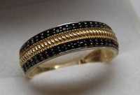 Złoty pierścionek czarne cyrkonie warkocz R.16