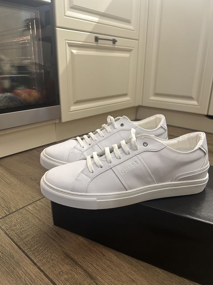 Чоловічі кросівки Guess