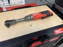 Elektryczna grzechotka Milwaukee m12 FIR38lr - przedłużana + adapter