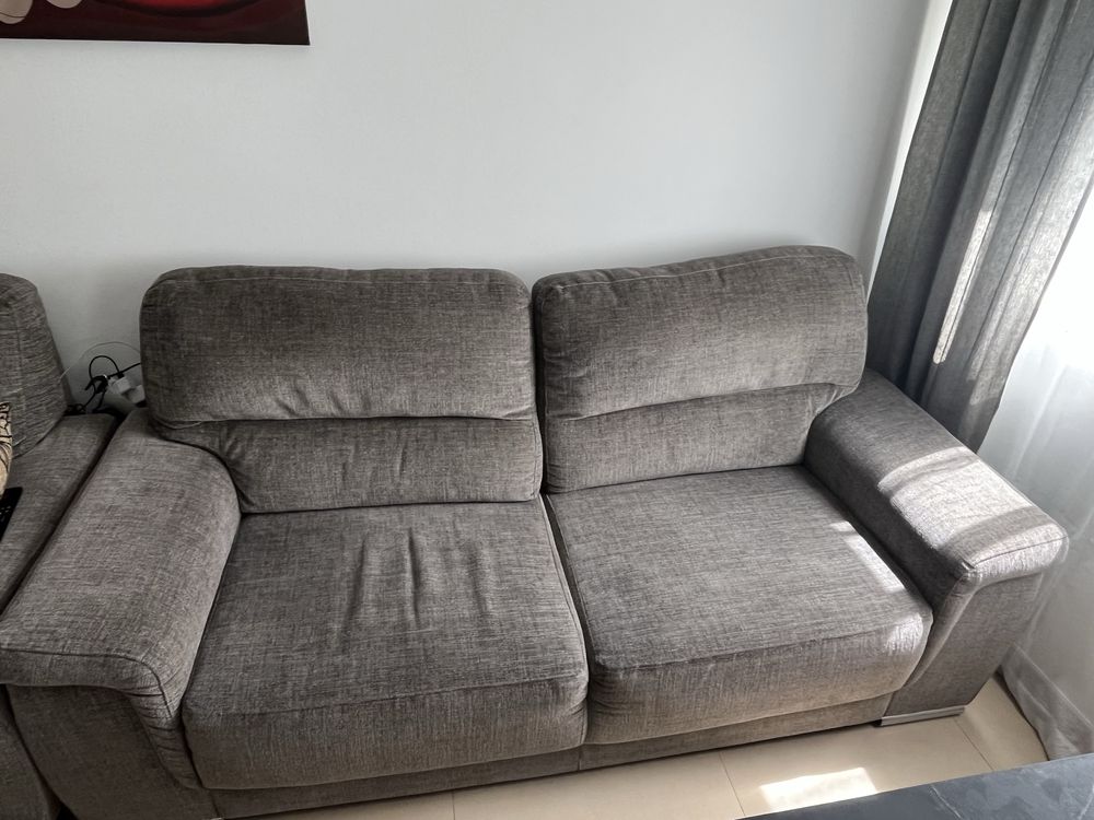 Sofa cizento tres lugares