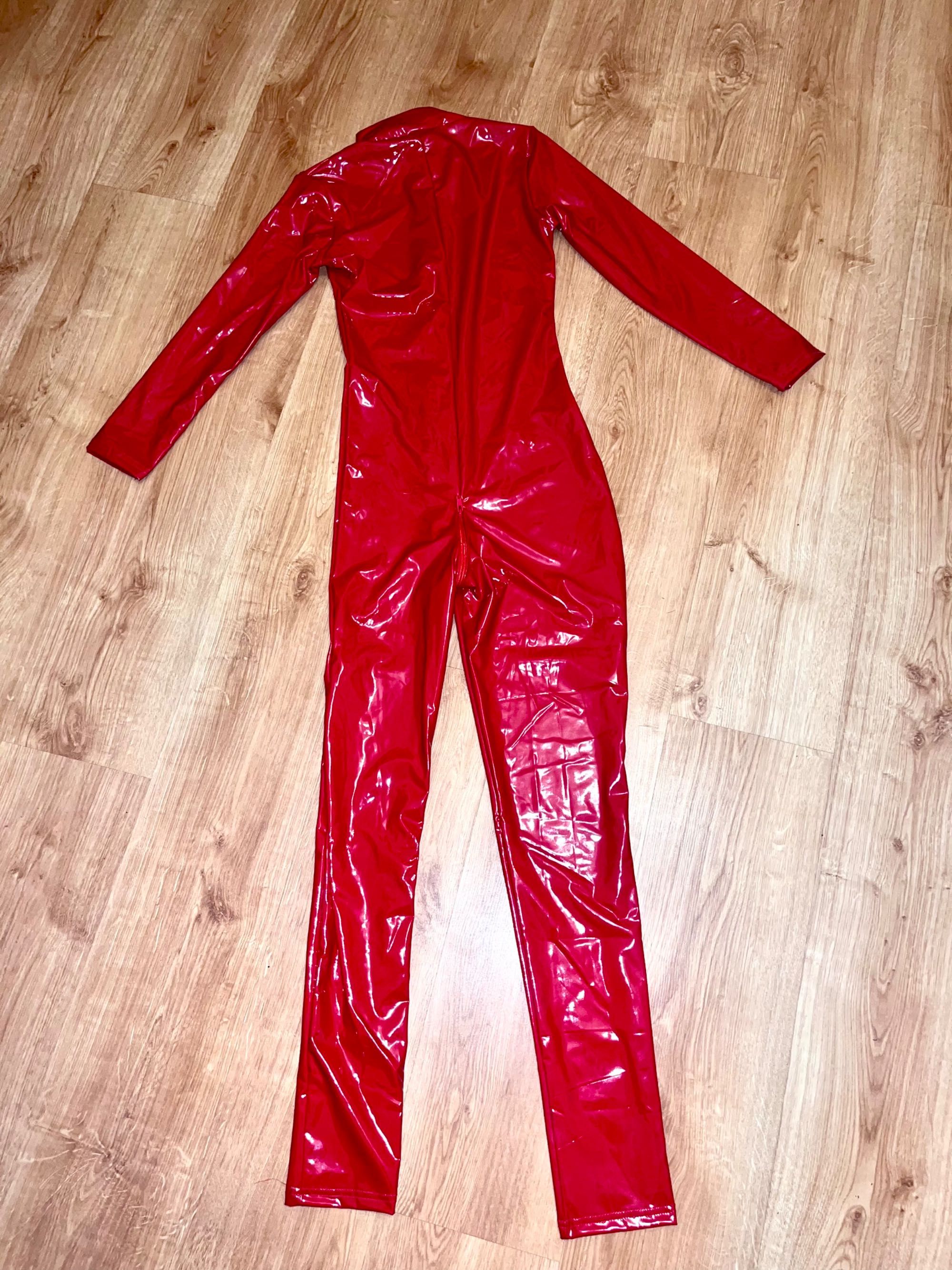 884/ Czerwony czerwień pvc świecący kombinezon S/M catsuit