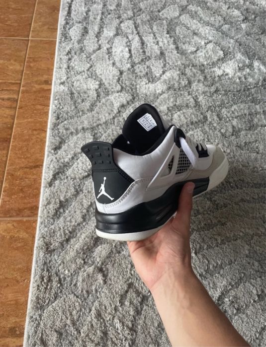 Jordan 4 Military