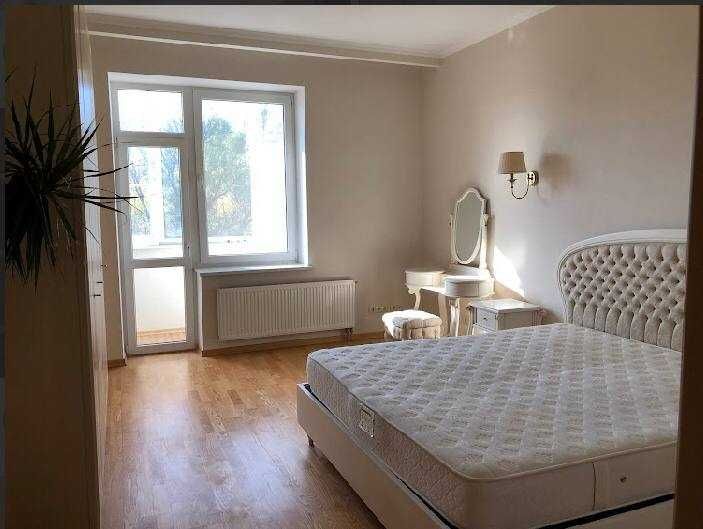 Продаж 3к кв 159 м кв вул. Молдавська 2, м Шулявська