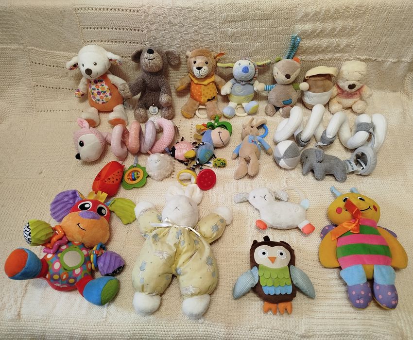 Підвіски на коляску, мобілі,змійки  та м'які іграшки