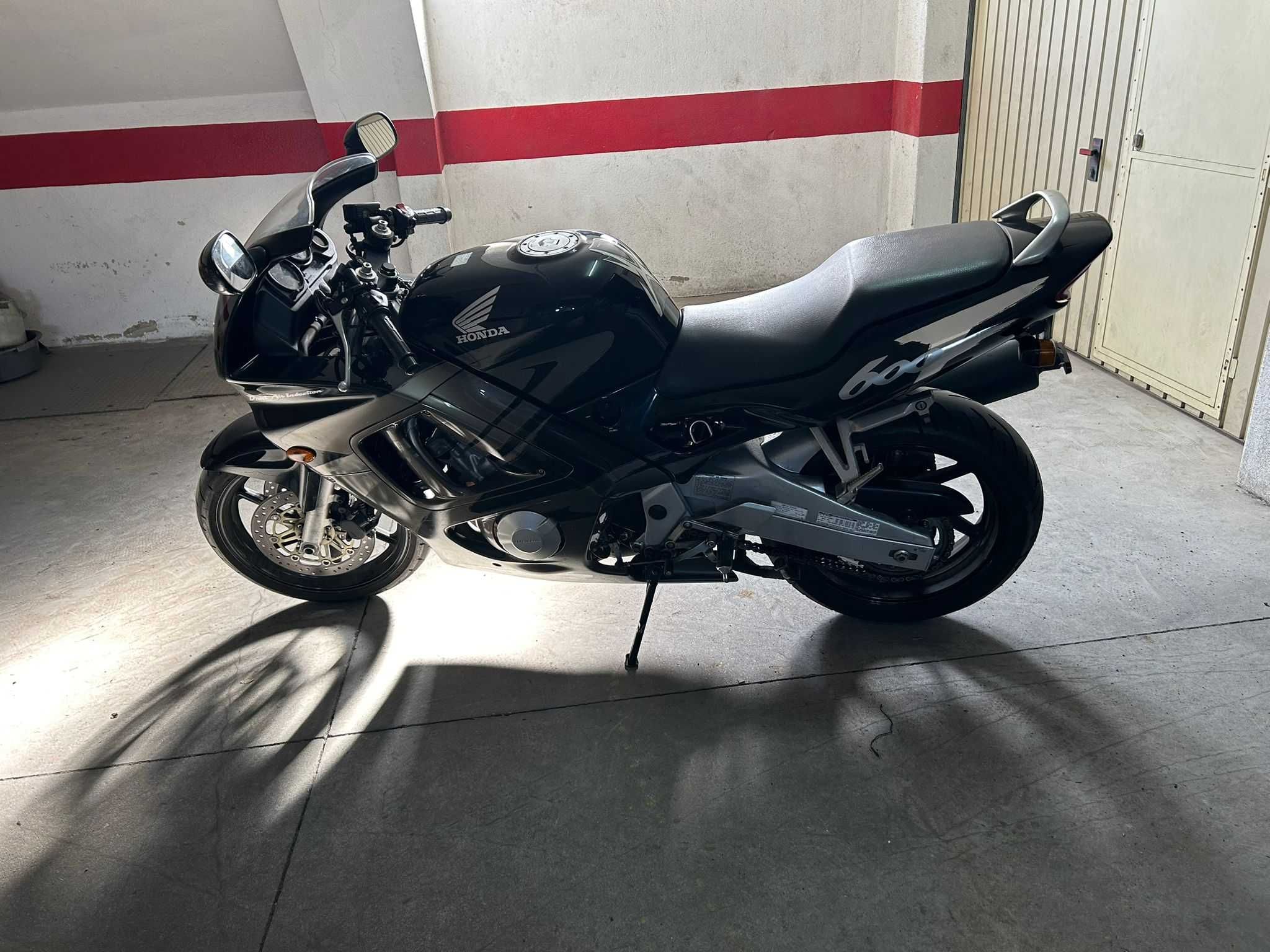 Cbr 600f 1998 IMPECÁVEL para venda ou troca por moto nacked 600 ou +