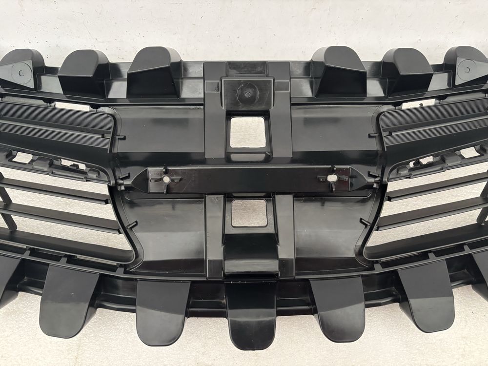 Toyota Verso lift 13-18 grill atrapa kratka zderzaka przód