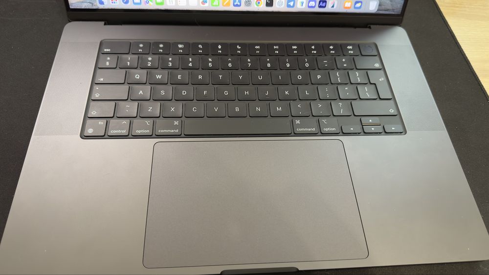 MacBook Pro M 3  16 2023r