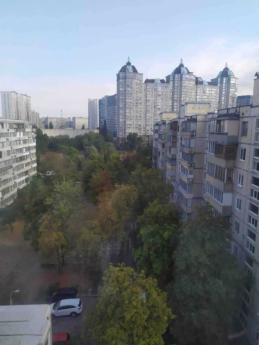 Продам 2х комнатную квартиру по ул. Энтузиастов, 31/1. Русановка.