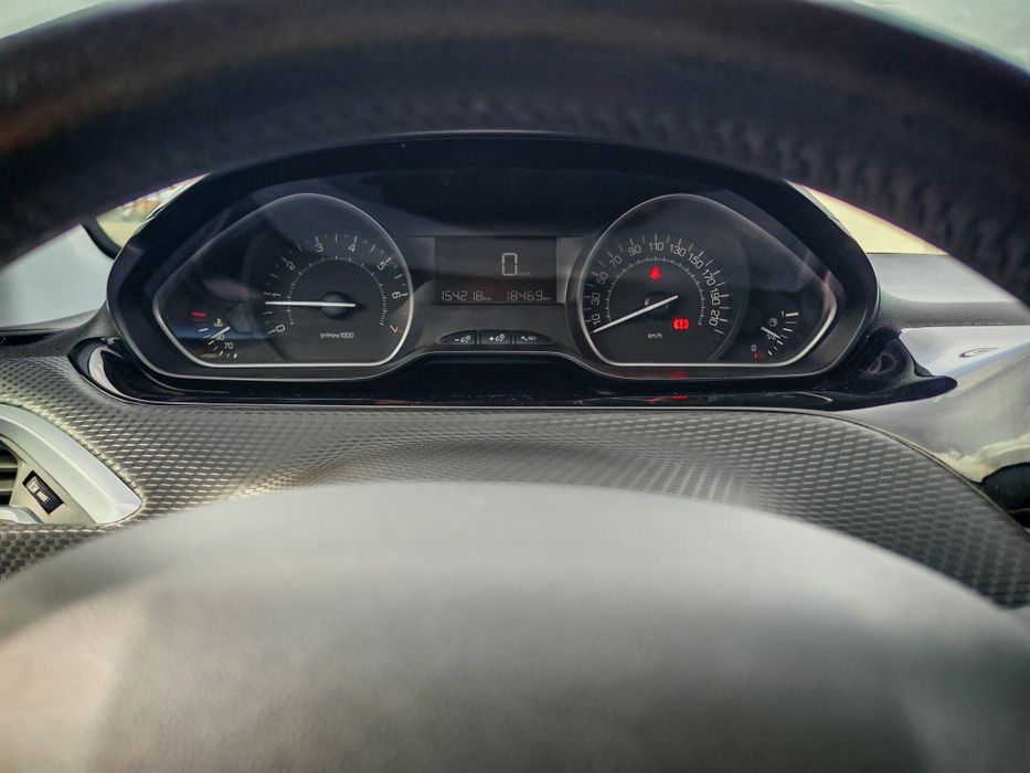 Peugeot 2008 vti 2017 único proprietário