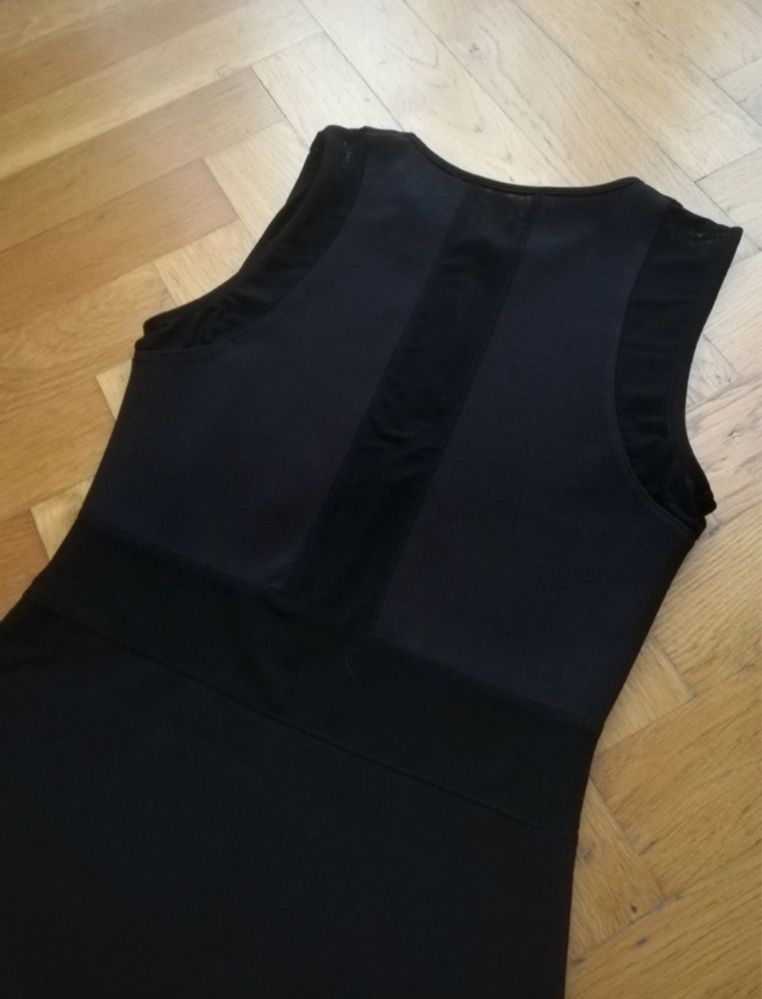 Sukienka mała czarna klasyczna